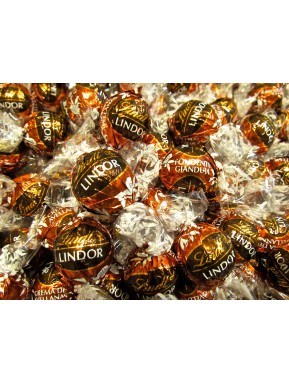 Lindt - Lindor - Dark Chocolate and Hazelnuts Cream - 100g