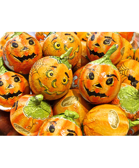 Dolcetto o Scherzetto? Vendita online cioccolatini Caffarel a forma di Zucchette di Halloween. Shop on line cioccolatini al latt Dolcetto o Scherzetto? Vendita online cioccolatini Caffarel a forma di Zucchette di Halloween. Shop on line cioccolatini al latt