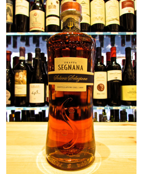 Vendita online Grappa Segnana solera selezione. Miglior prezzo on line grappe trentine. Prodotta da Lunelli.