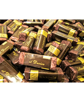 Vendita online cioccolatini Lindt fondenti assortiti con ripieno cremoso fondente e caffè alle varie percentuali di cacao. NOVIT