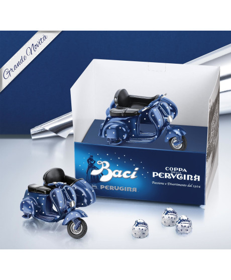 Bacio Perugina modellino scooter con sidecar, cioccolatini. Vendita online tubi Baci Perugina da regalo. Miglior prezzo on-line Bacio Perugina modellino scooter con sidecar, cioccolatini. Vendita online tubi Baci Perugina da regalo. Miglior prezzo on-line