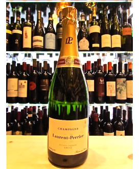 Online sales packaging Christmas 2013 with French Champagne, panettone craft from old bakery Cova (Typical Christmas Cake) in vi