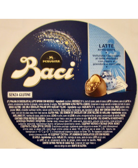 Vendita online Baci Perugina al Latte, cioccolatino al latte ripieno di nocciole. Shop on line cioccolatini con frasi d'amore al
