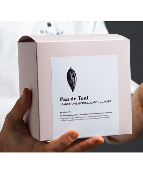 Abocar Due Cucine - Panettone Cioccolato e Guayaba - Pan De Toni - 500g Abocar Due Cucine - Panettone Cioccolato e Guayaba - Pan De Toni - 500g