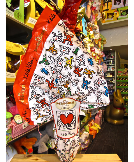 Vendita online Uova dei Baci Perugina di cioccolato al latte con sorprese firmate Keith Haring. Shop on line Uovo di cioccolata 