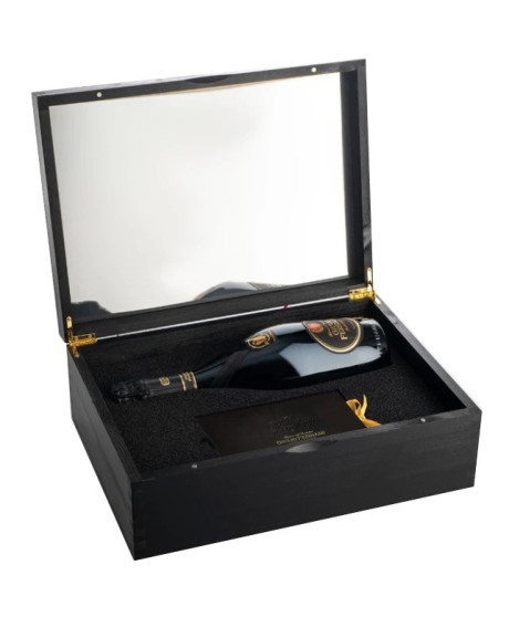 Ferrari - Giulio Ferrari Collezione 2004 - Trento DOC - Gift Box - 75cl Ferrari - Giulio Ferrari Collezione 2004 - Trento DOC - Gift Box - 75cl
