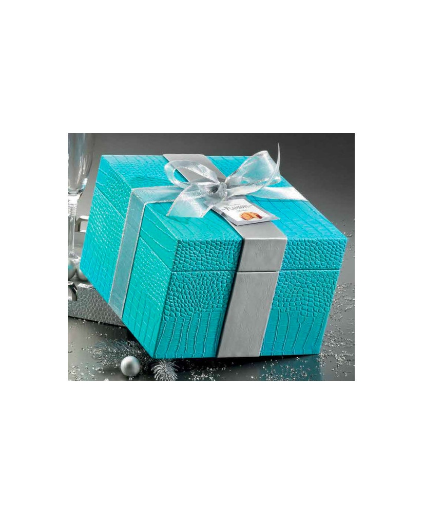 Online sales Flamigni classic panettone Milano hand-wrapped. Shop online homemade panettone, naturally leavened baked cake with