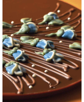 Vendita online uova di Pasqua Majani di cioccolato bianco con amarene. Shop on line Uovo di Pasqua con amarene