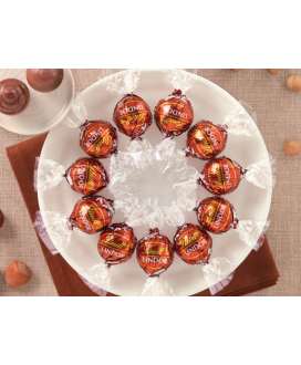 Vendita online cioccolatini Lindor nocciola, gusto crema di nocciole, Lindt & Sprüngli a €32,00 al Kg. Shop on-line cioccolatini