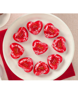 Vendita online cioccolatini Lindor Rossi a forma di cuore di cioccolato al latte di Lindt e Sprüngli a €30.00 al Kg. Shop on-lin