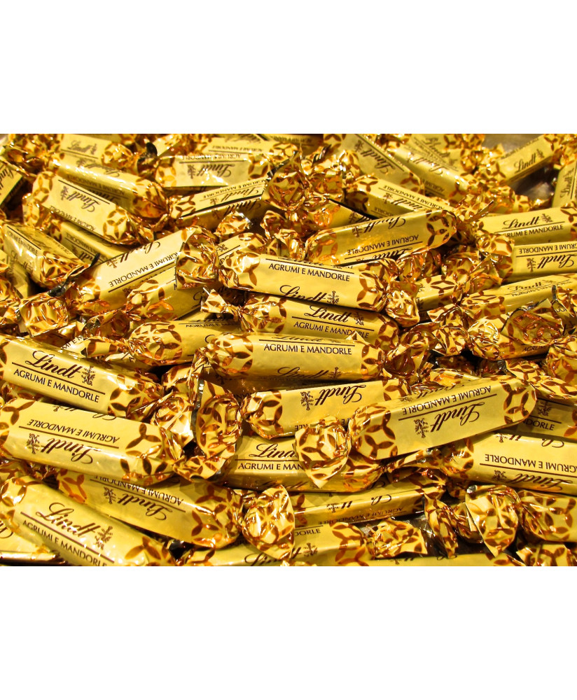 Vendita online cioccolatini Lindt Bastoncini con cioccolato bianco agrumi e mandorle. Shop on line praline con limone e granella