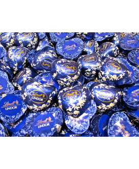 Vendita online cioccolatini Lindor Blu a forma di cuore di cioccolato fondente di Lindt e Sprüngli a €32.00 al Kg. Shop on-line 